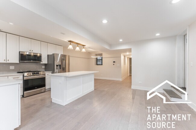 Building Photo - 2516 W Medill Ave