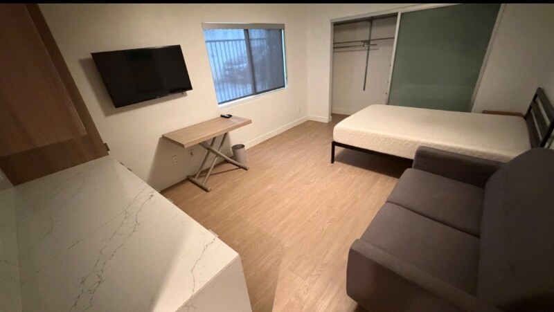 Building Photo - 11665 Mayfield Ave