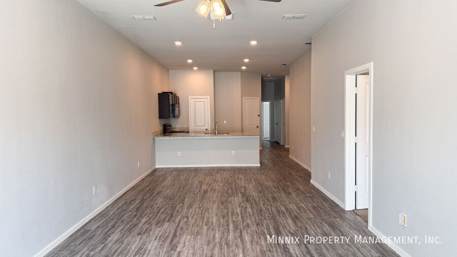 Building Photo - 2137 N Texas Ave
