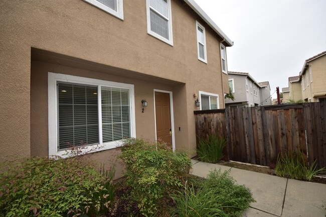 Primary Photo - 1030 Sierra View Cir