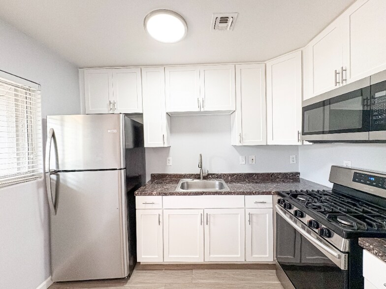 Building Photo - 301 W Turney Ave