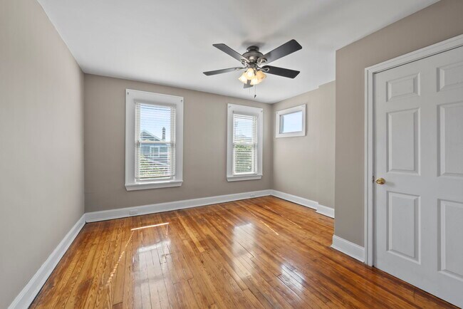 Building Photo - 1343 Bruck St