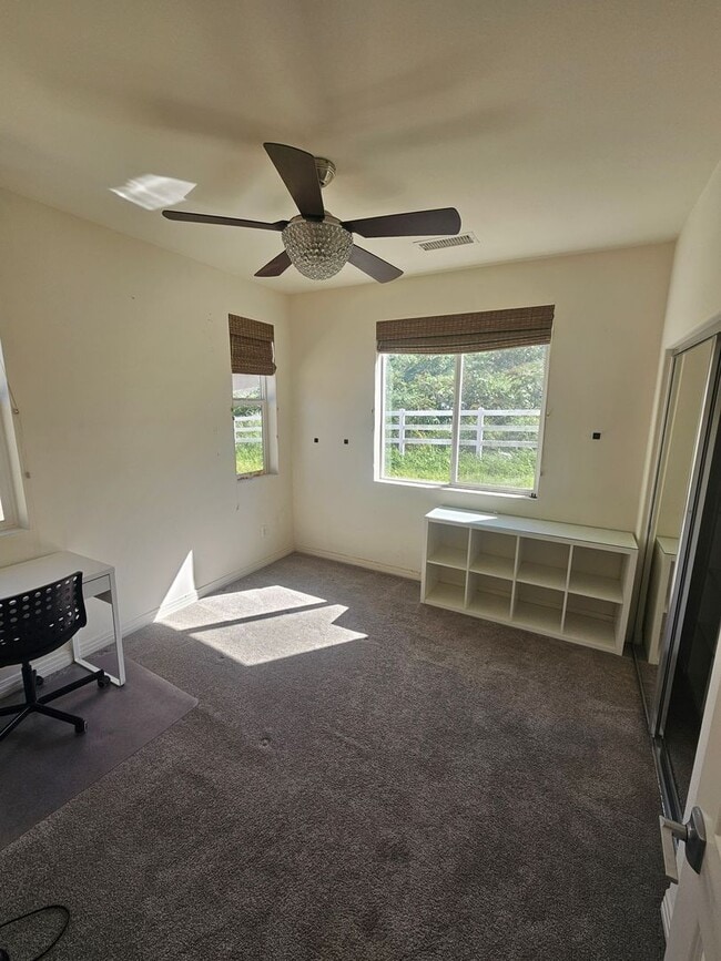 Building Photo - Gorgeous Stand Alone Town Home / Rolling Hills Golf Club is your Back Yard