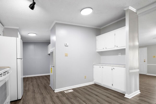 Building Photo - 3 Bed 2 Bath Home Close to Fort Bragg