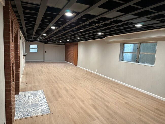 Building Photo - 20 Lindworth Dr