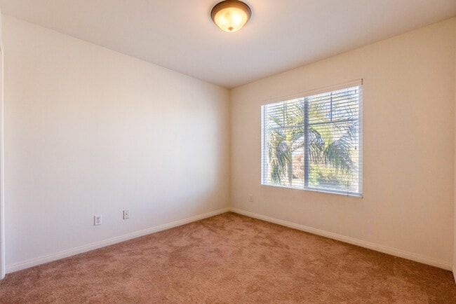 Building Photo - SIngle Family House for Rent in a quiet co...