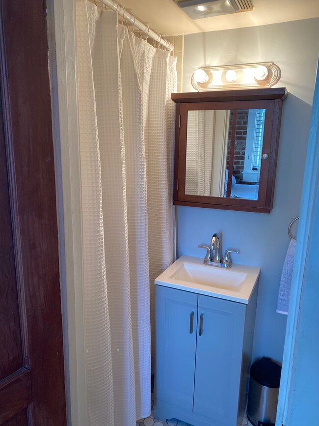 Building Photo - 1 BR / 1BA French Quarter Apt in Historic ...