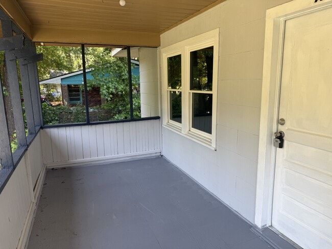 Building Photo - 1307 Hemingway St