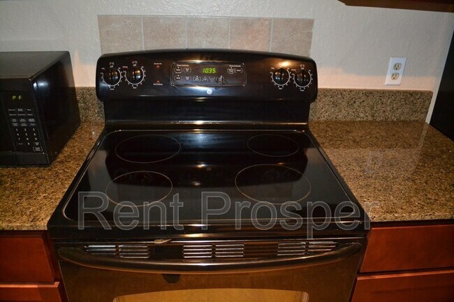 Building Photo - 4401 Thornbriar Ln