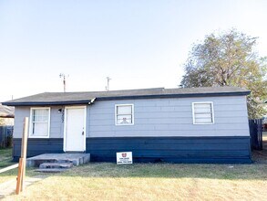 Building Photo - $0 First Month's Rent / $0 Deposit at Move-in