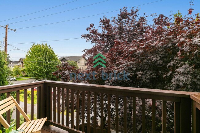 Building Photo - 2 BED 2 BATH TOWNHOME FOR RENT