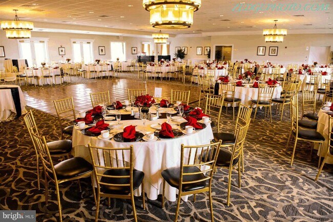 Building Photo - 43840 Hickory Corner Terrace