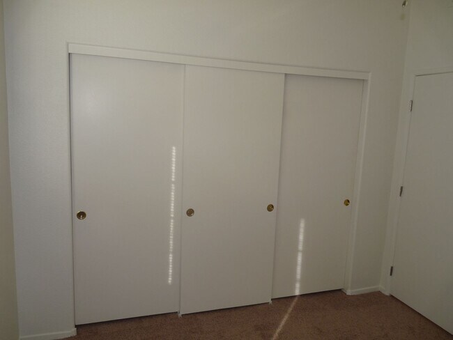Building Photo - 2nd floor unit in gated community with pool