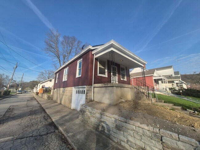 Building Photo - 2765 Alexandria Ave