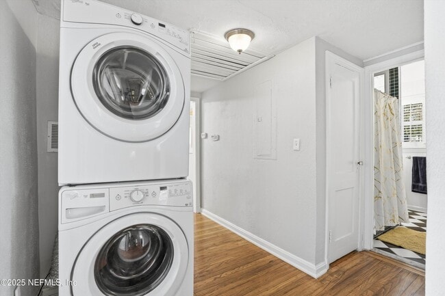 Building Photo - 1602 Felch Ave