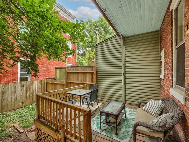 Building Photo - Large Updated 4 BR Home!