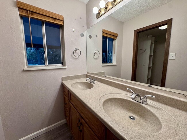Building Photo - 3031 S Flamingo Way