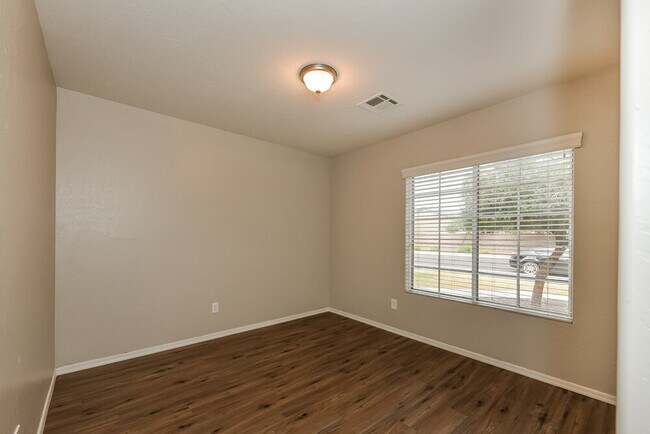 Building Photo - 4045 S Kirby Ct