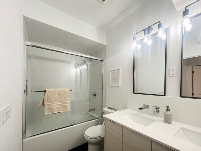 Building Photo - 360 Meridian St