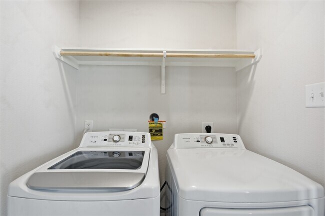 Building Photo - 15626 Del Norte Dr