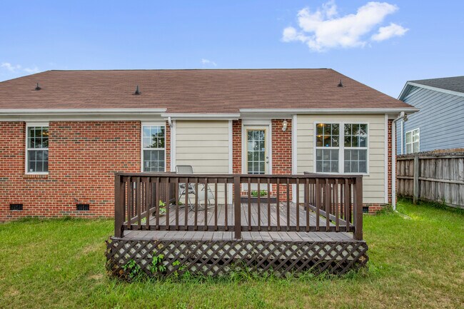 Building Photo - 703 Fairbluff Dr