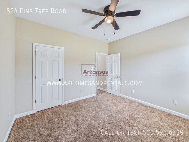 Building Photo - 824 Pine Tree Rd
