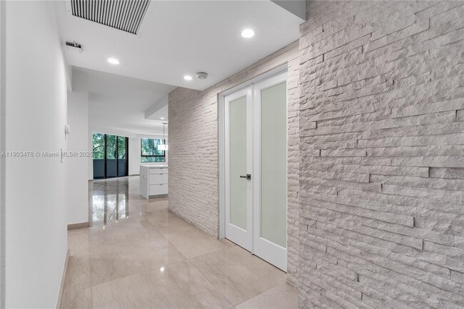 Building Photo - 141 Crandon Blvd