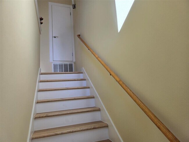 Building Photo - 6000 S Congress Ave