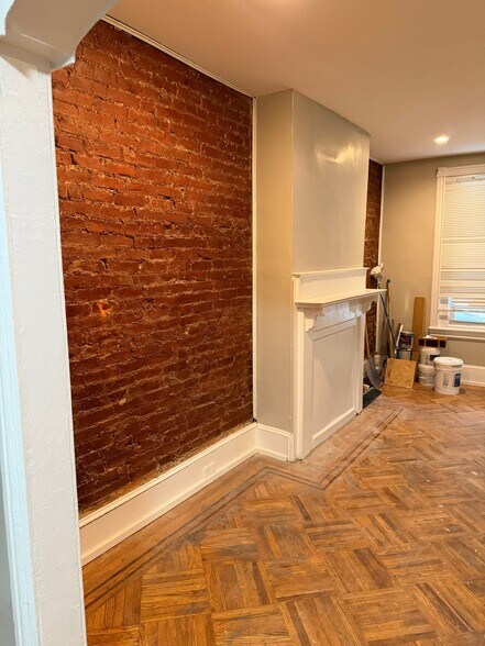 Building Photo - 1370 Narragansett St