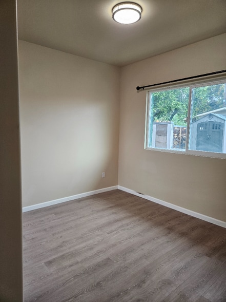 Building Photo - 180 S Lehua St