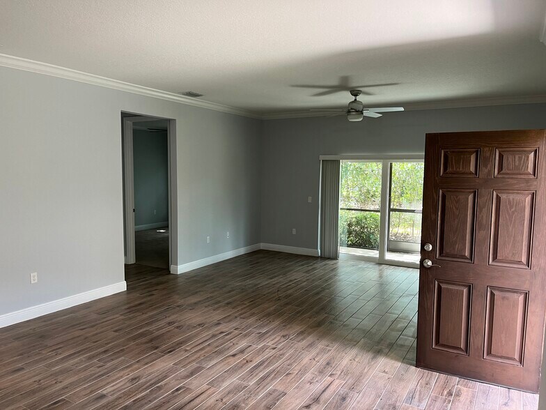 Building Photo - 2900 65th Dr