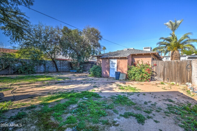 Building Photo - 384 E Windsor Ave