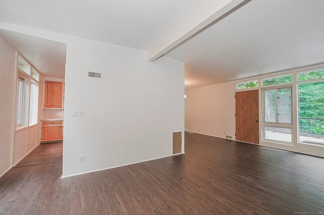 Building Photo - 203 Hoyt St