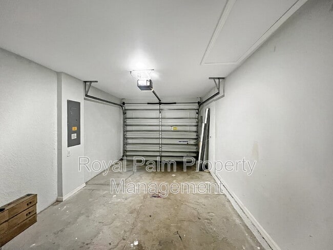 Building Photo - 1304 W 12th St