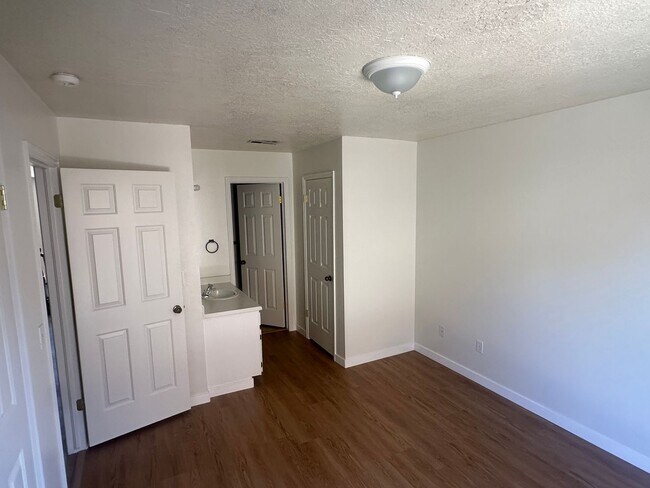 Building Photo - 580 S 1100 E