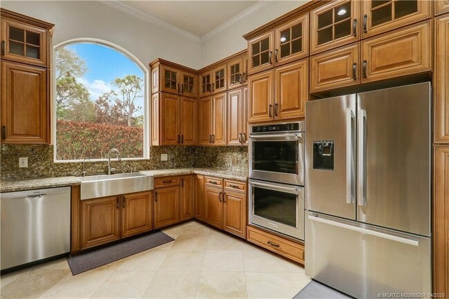 Building Photo - 5628 SW Gray Fox Dr