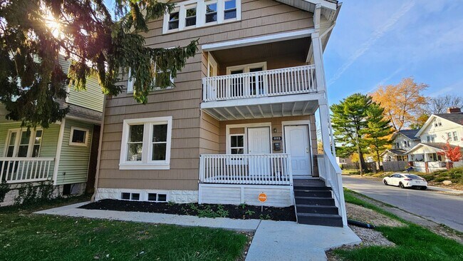 Building Photo - 1113-1115 Oakwood Avenue