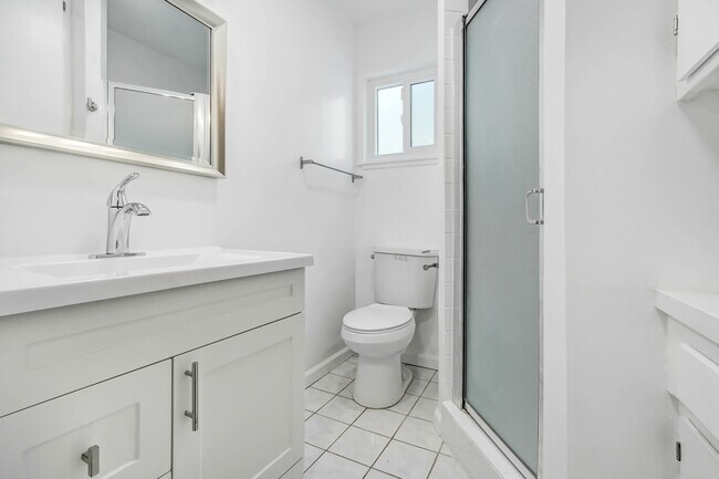 Building Photo - 6437 Graves Ave