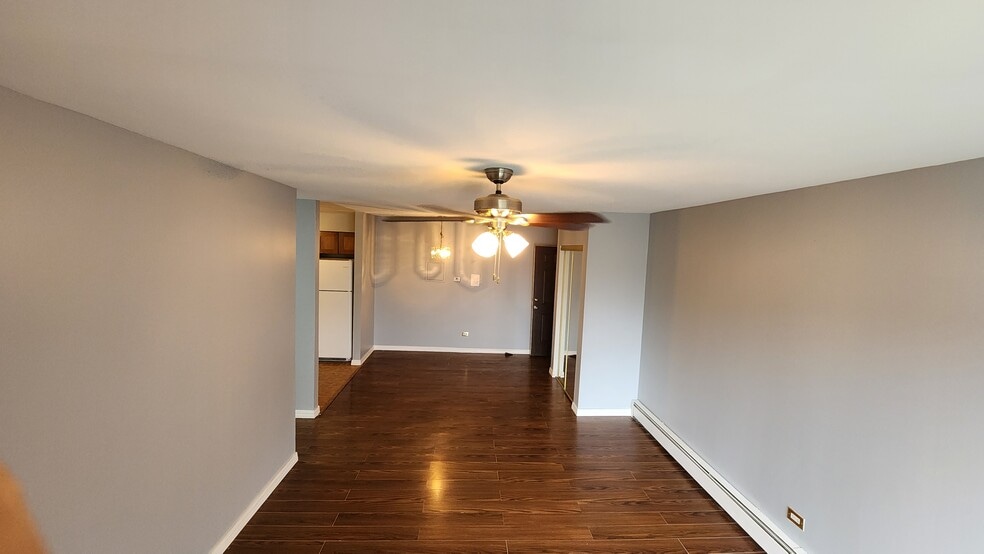 Building Photo - 121 W Elk Trl