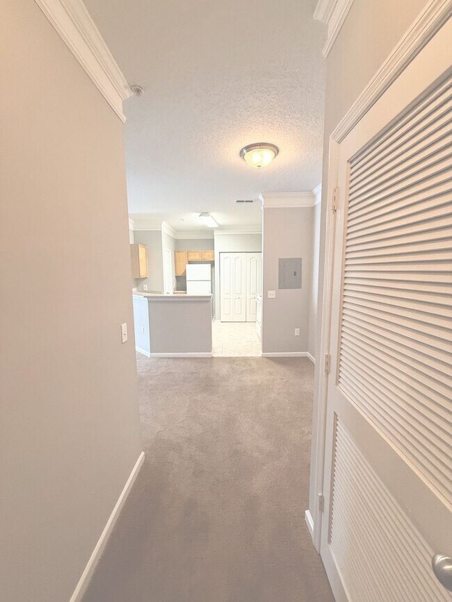 Building Photo - 8848 Villa View Cir