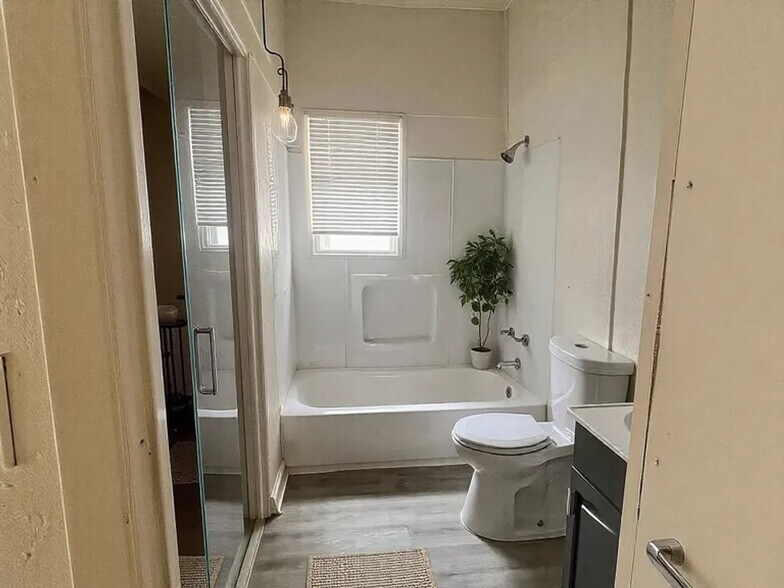 Building Photo - 316 Bush Dr