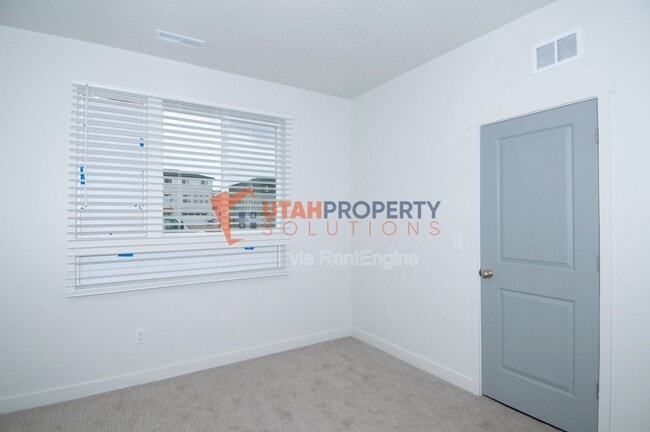 Building Photo - 963 W 540 S
