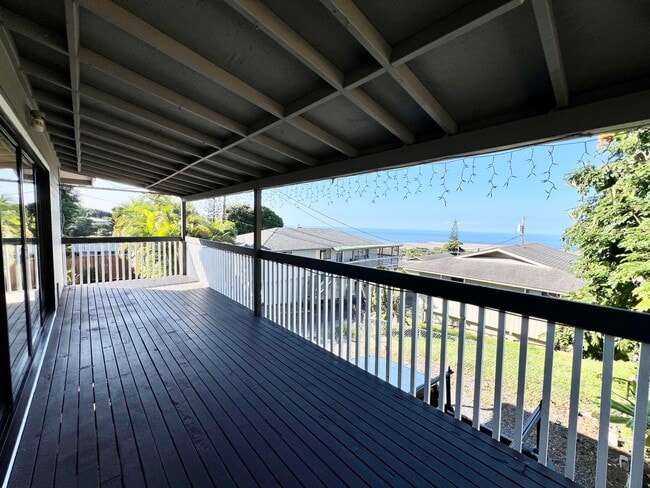 Building Photo - UNFURNISHED 3 BED/2BA PRIVATE HOME WITH OCEAN VIEW