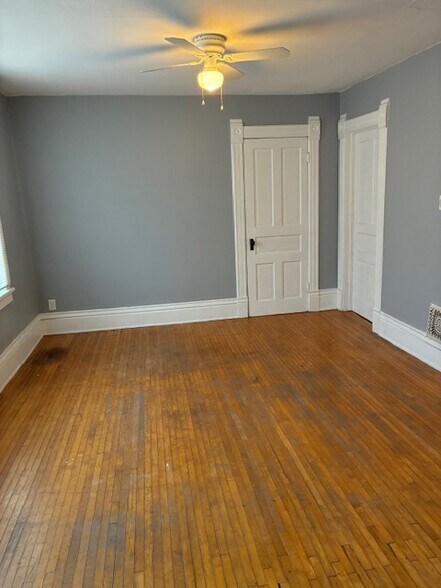 Building Photo - 1046 E Gorham St