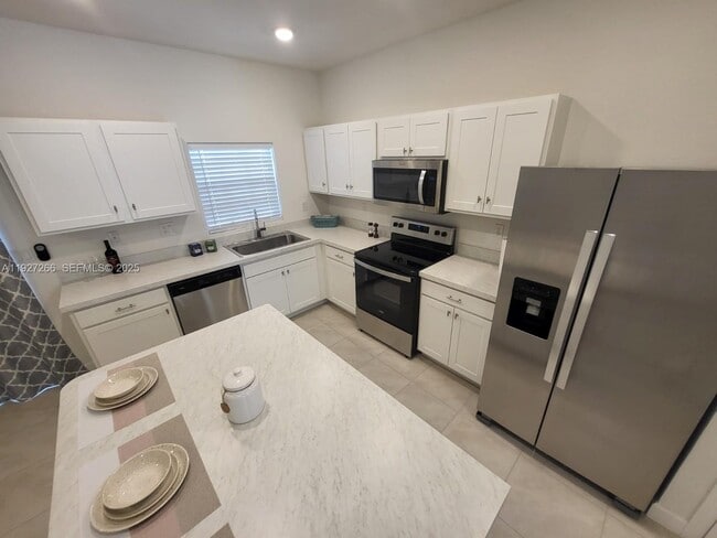 Building Photo - 1137 SW 6th Ct