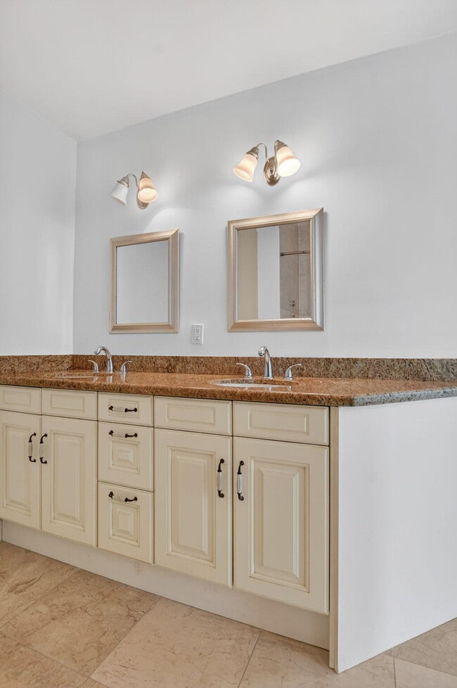 Building Photo - 616 SE 20th Ave