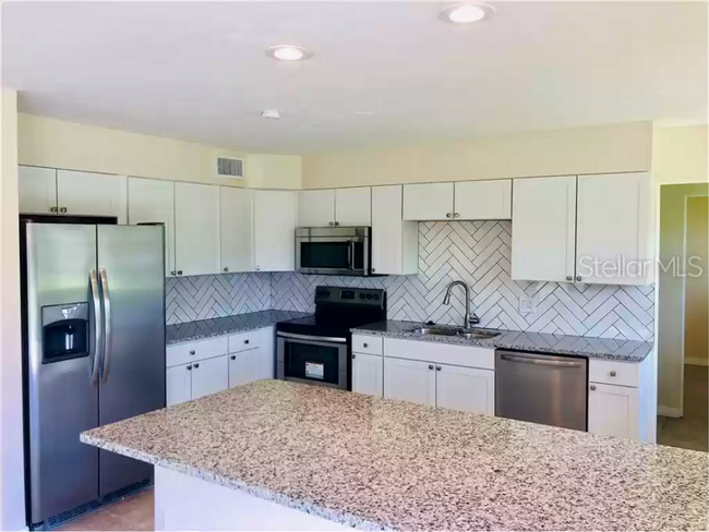 Building Photo - $1,999 ** 3 Bed / 2 Bath Single Family Hom...