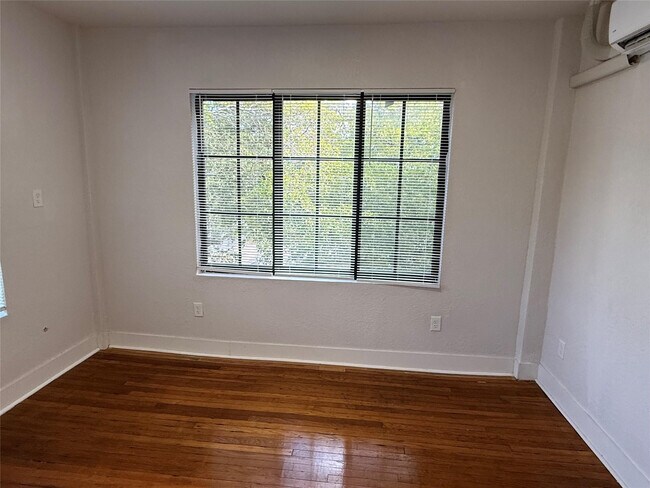 Building Photo - 2000 Jefferson St