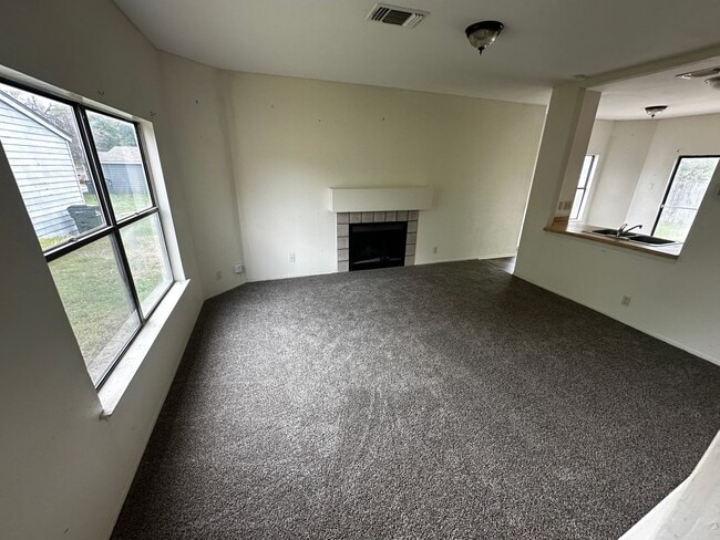 Building Photo - 8437 Forest Ridge Dr