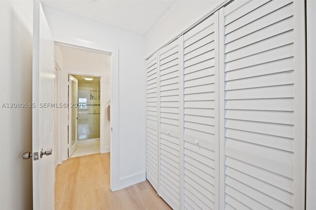 Building Photo - 5100 N Ocean Dr